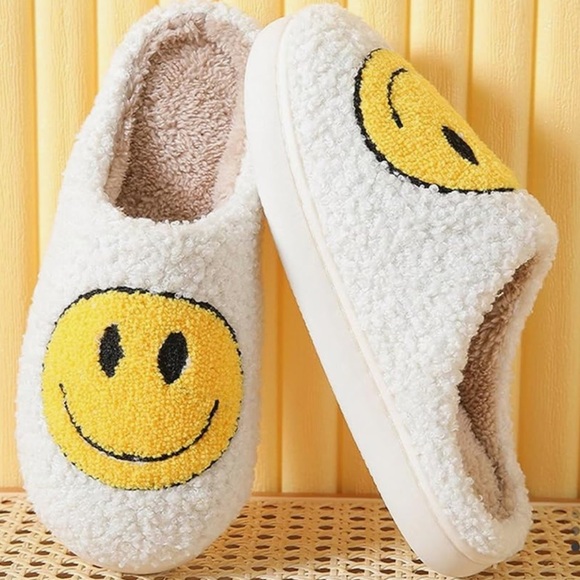 House Slipper Smilie Face - Picture 2 of 2
